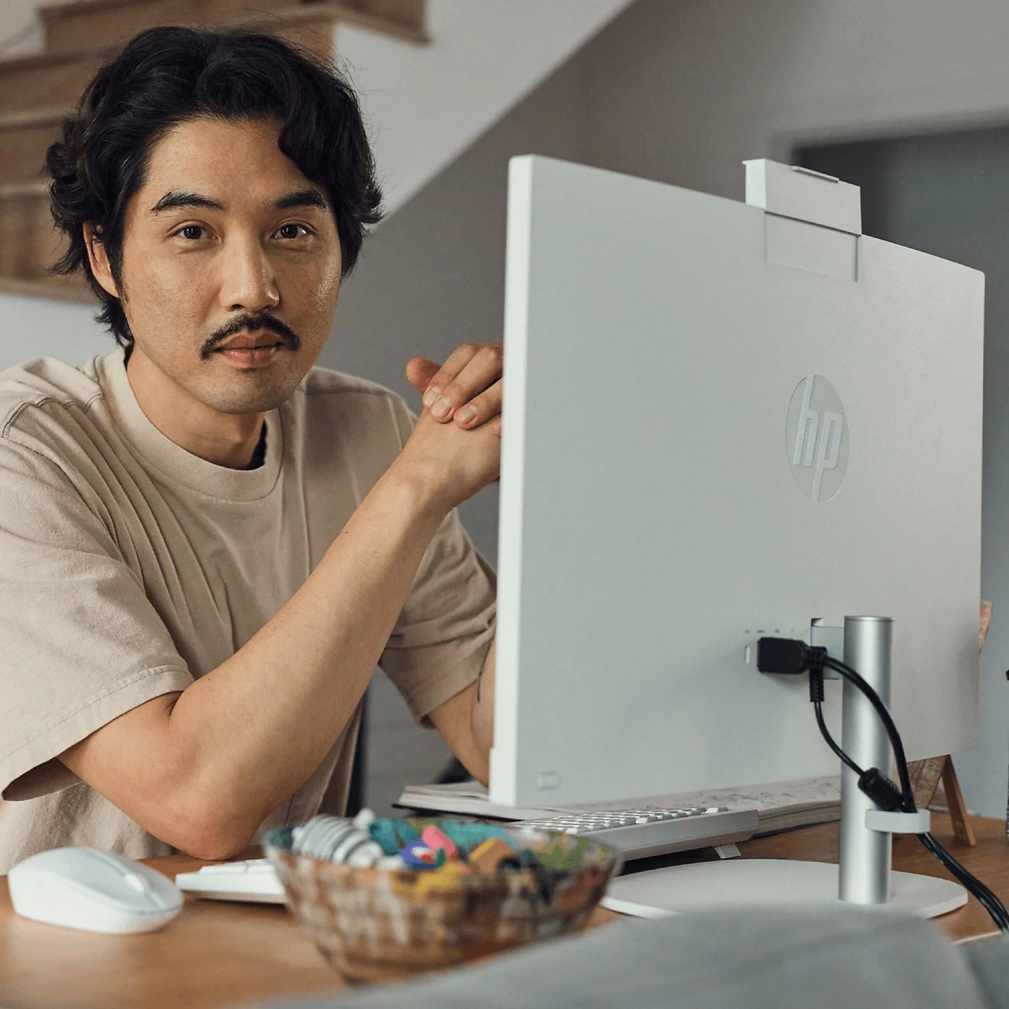 All in one - HP 24-cr0111ns, 23.8" Full-HD, Intel® Core™ i5-1335U, 16 GB RAM, 512 GB SSD, SSD, Iris® Xᶱ, Windows 11 Home, Blanco